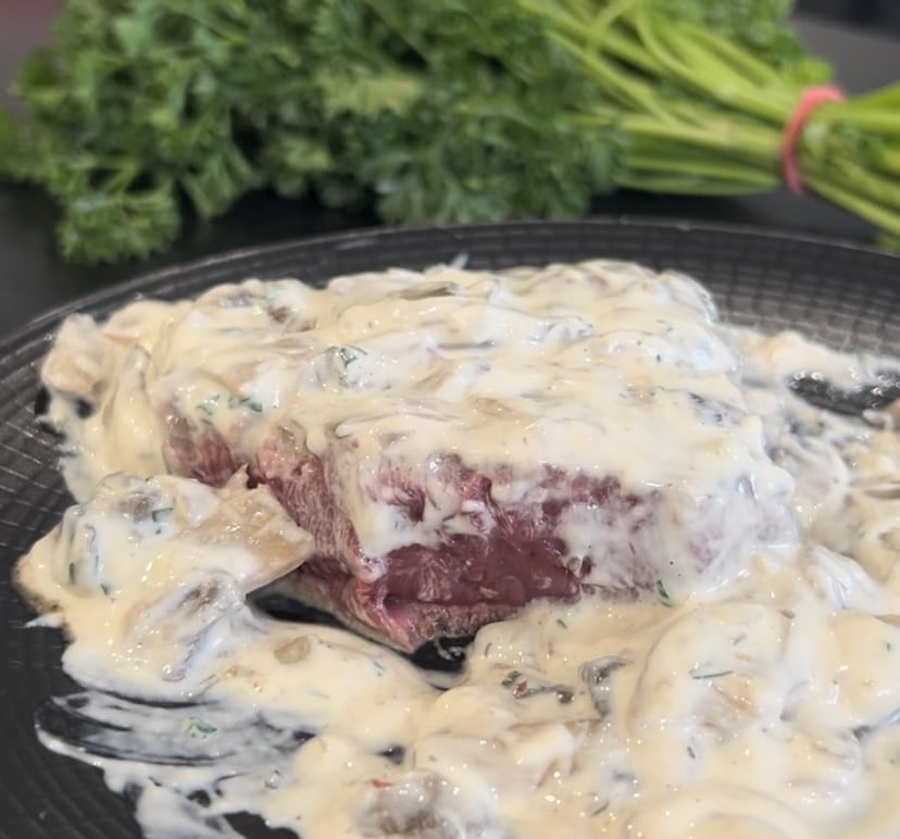 Pavés de cerf sauce champignons crème (3 personnes)