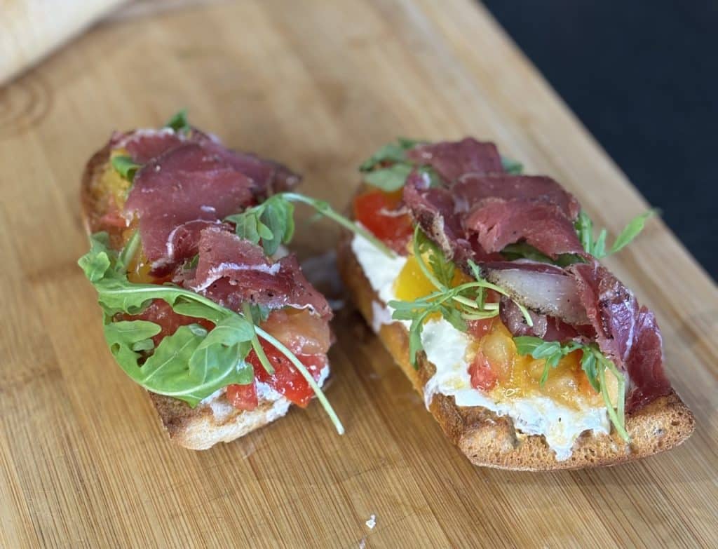 Bruschettas au filet séché de sanglier