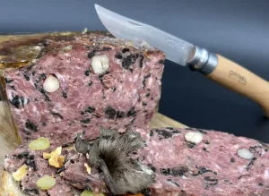 Terrine de cerf 1 kg aux trompettes de la mort et noisettes